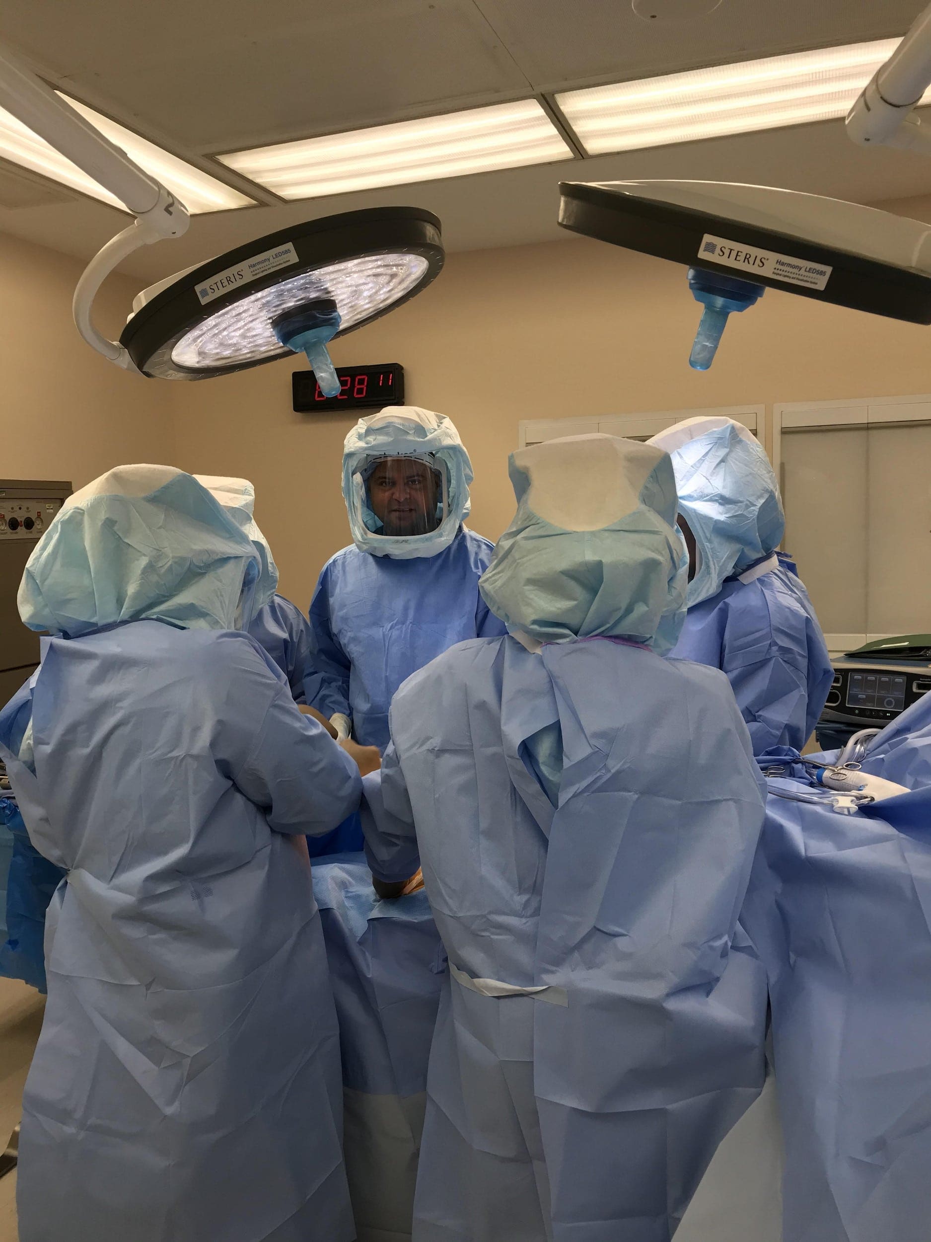 Médicos que realizan cirugías Médicos que realizan cirugías